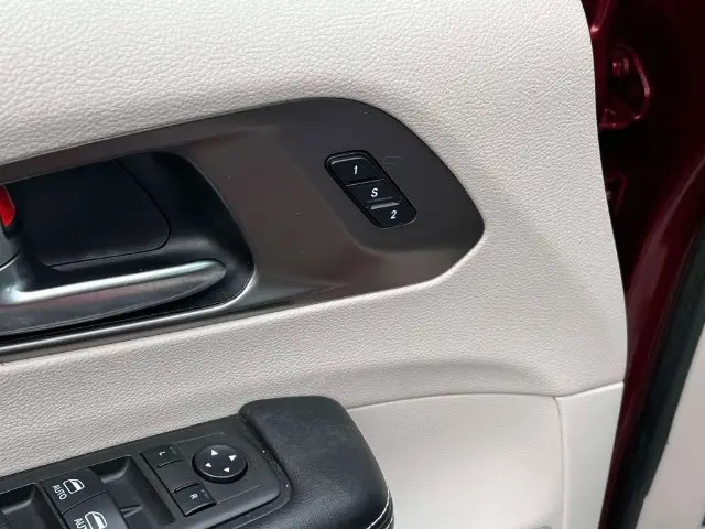 2022 Chrysler Pacifica - $15,657
