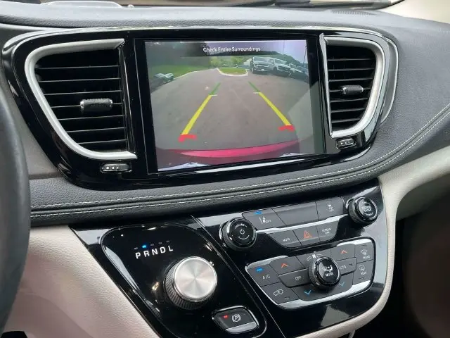 2022 Chrysler Pacifica - $15,657