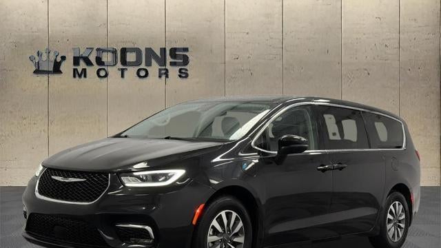 Preowned 2023 Chrysler Pacifica Plug-In Hybrid Touring L for Sale