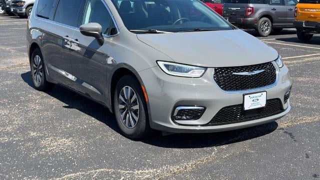 Preowned 2023 Chrysler Pacifica Plug-In Hybrid Touring L for Sale