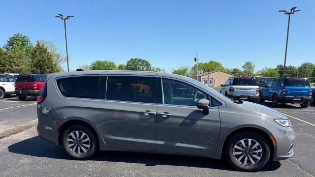 2023 Chrysler Pacifica Plug-In Hybrid Touring L