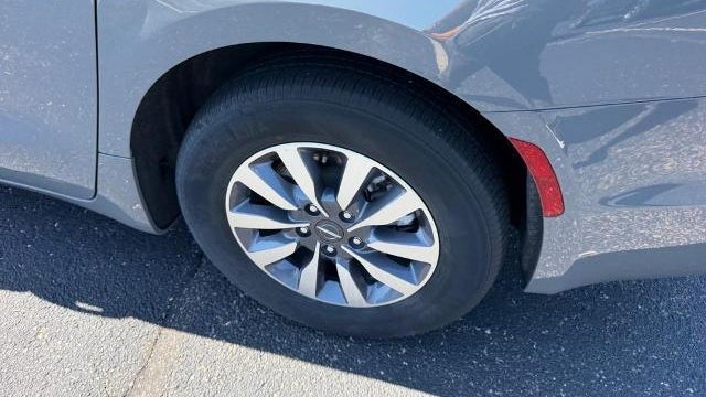 2023 Chrysler Pacifica Plug-In Hybrid Touring L