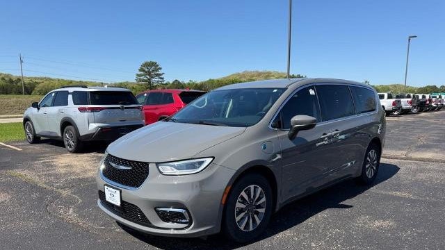 2023 Chrysler Pacifica Plug-In Hybrid Touring L