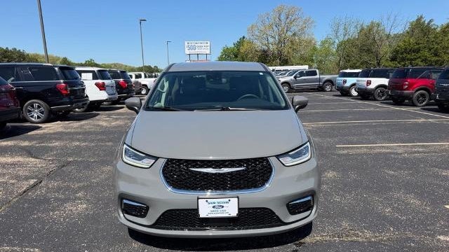 2023 Chrysler Pacifica Plug-In Hybrid Touring L
