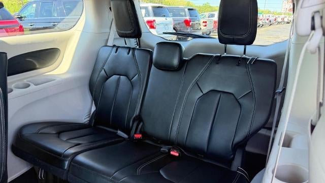 2023 Chrysler Pacifica Plug-In Hybrid Touring L