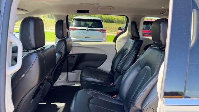 2023 Chrysler Pacifica Plug-In Hybrid Touring L