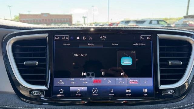 2023 Chrysler Pacifica Plug-In Hybrid Touring L