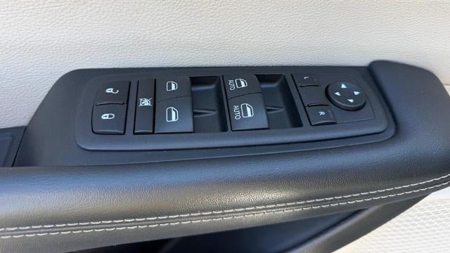 2023 Chrysler Pacifica Plug-In Hybrid Touring L