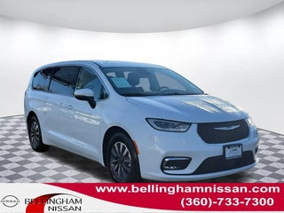 2023 Chrysler Pacifica Plug-In Hybrid with Bright White Clearcoat Exterior