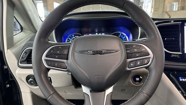 2023 Chrysler Pacifica Plug-In Hybrid Touring L