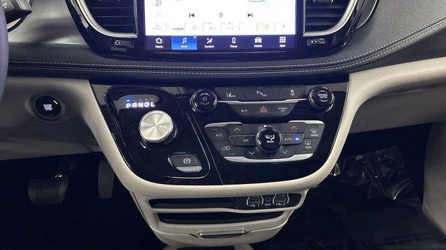 2023 Chrysler Pacifica Plug-In Hybrid Touring L
