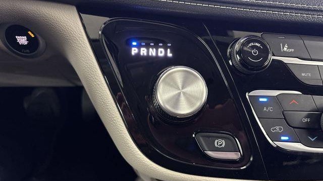 2023 Chrysler Pacifica Plug-In Hybrid Touring L