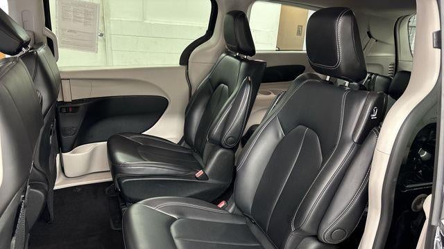 2023 Chrysler Pacifica Plug-In Hybrid Touring L