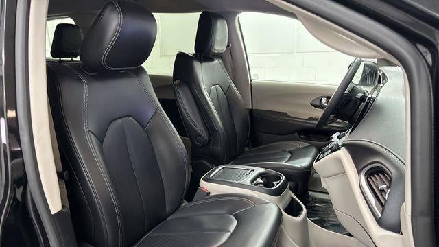 2023 Chrysler Pacifica Plug-In Hybrid Touring L