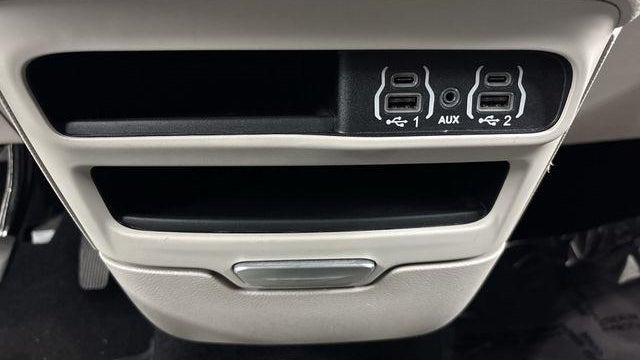 2023 Chrysler Pacifica Plug-In Hybrid Touring L