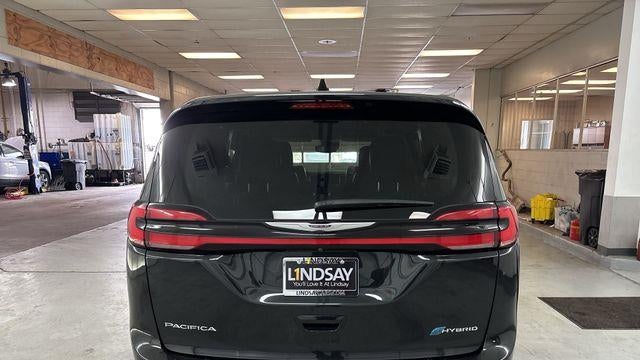 2023 Chrysler Pacifica Plug-In Hybrid Touring L