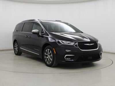 Photo of a 2022 Chrysler Pacifica Hybrid Pinnacle 4DR Mini-Van for sale
