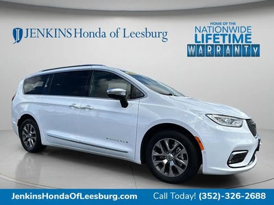 Photo of a 2023 Chrysler Pacifica Plug-In Hybrid Pinnacle 4DR Mini-Van for sale