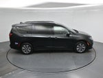 2018 Pacifica Hybrid Thumbnail 40