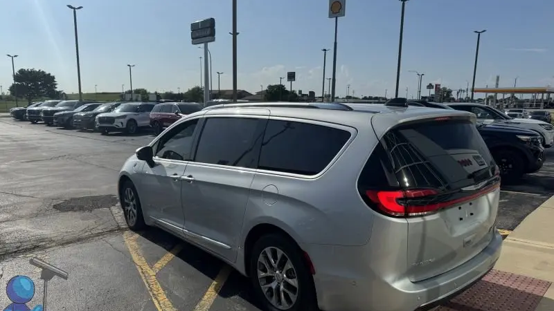 2023 Chrysler Pacifica Plug-In Hybrid Pinnacle