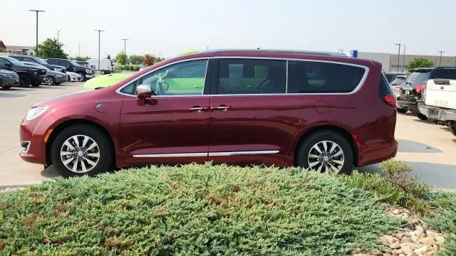 2020 Chrysler Pacifica Hybrid Limited Red S
