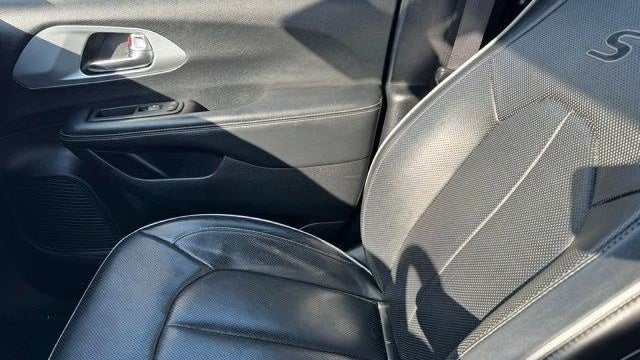 2020 Chrysler Pacifica Hybrid Limited Red S