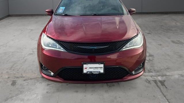 2020 Chrysler Pacifica Hybrid Limited Red S