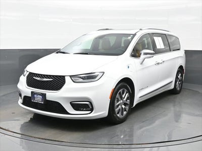 Photo of a 2022 Chrysler Pacifica Hybrid Pinnacle 4DR Mini-Van for sale