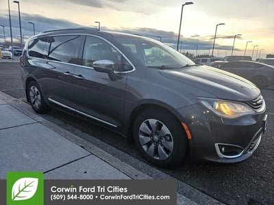 Photo of a 2018 Chrysler Pacifica Hybrid Limited 4DR Mini-Van for sale