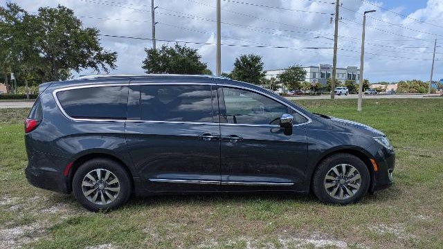 2020 Chrysler Pacifica Hybrid Limited Red S