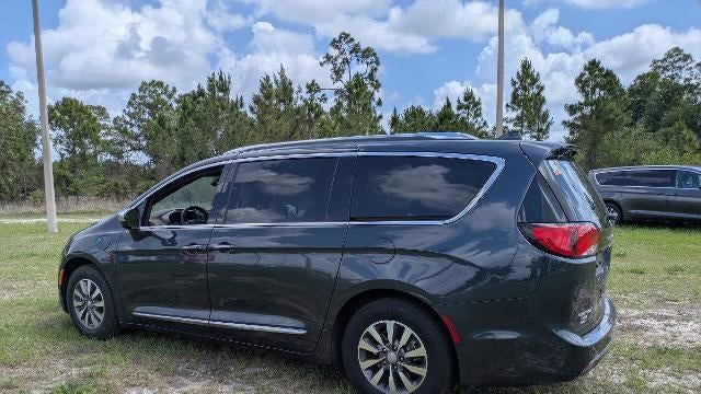 2020 Chrysler Pacifica Hybrid Limited Red S