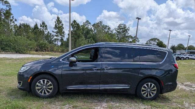 2020 Chrysler Pacifica Hybrid Limited Red S