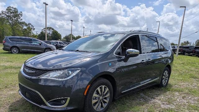 2020 Chrysler Pacifica Hybrid Limited Red S