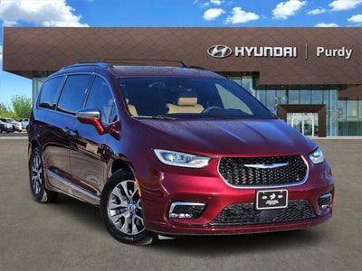 Photo of a 2022 Chrysler Pacifica Hybrid Pinnacle 4DR Mini-Van for sale