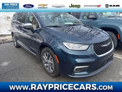 Photo of a 2023 Chrysler Pacifica Plug-In Hybrid Pinnacle 4DR Mini-Van for sale