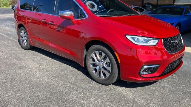 2024 Chrysler Pacifica Plug-In Hybrid Pinnacle