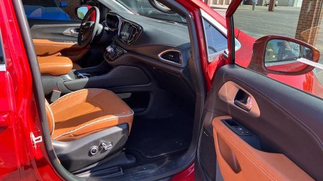 2024 Chrysler Pacifica Plug-In Hybrid Pinnacle