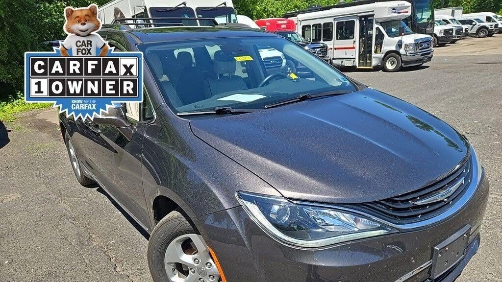 Preowned 2017 Chrysler Pacifica Hybrid Platinum for Sale