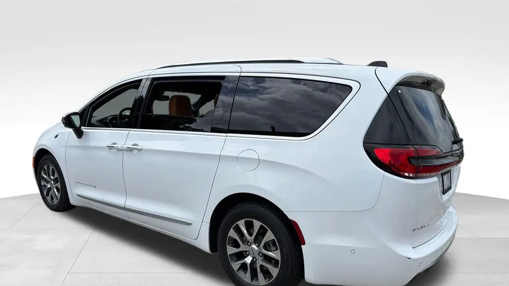 2023 Chrysler Pacifica Plug-In Hybrid Pinnacle