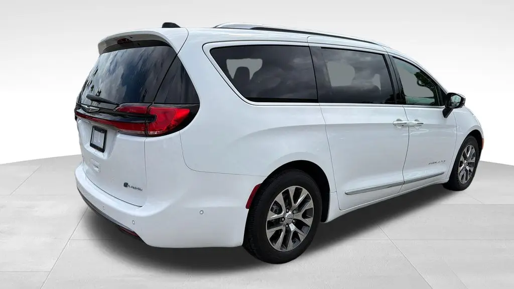 2023 Chrysler Pacifica Plug-In Hybrid Pinnacle