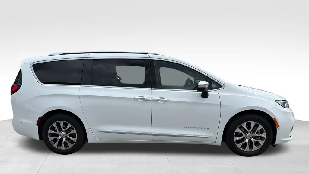 2023 Chrysler Pacifica Plug-In Hybrid Pinnacle