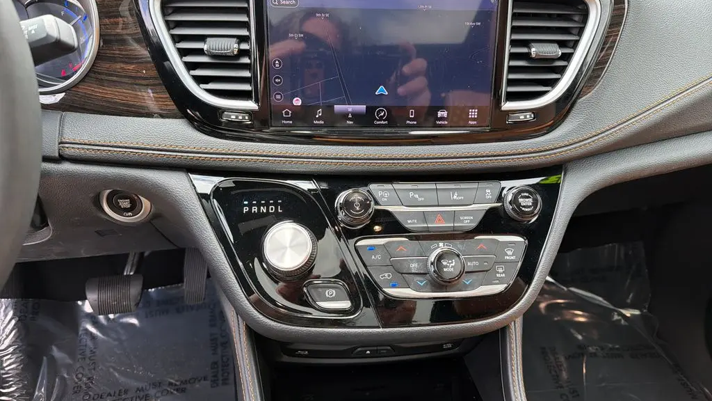 2023 Chrysler Pacifica Plug-In Hybrid Pinnacle