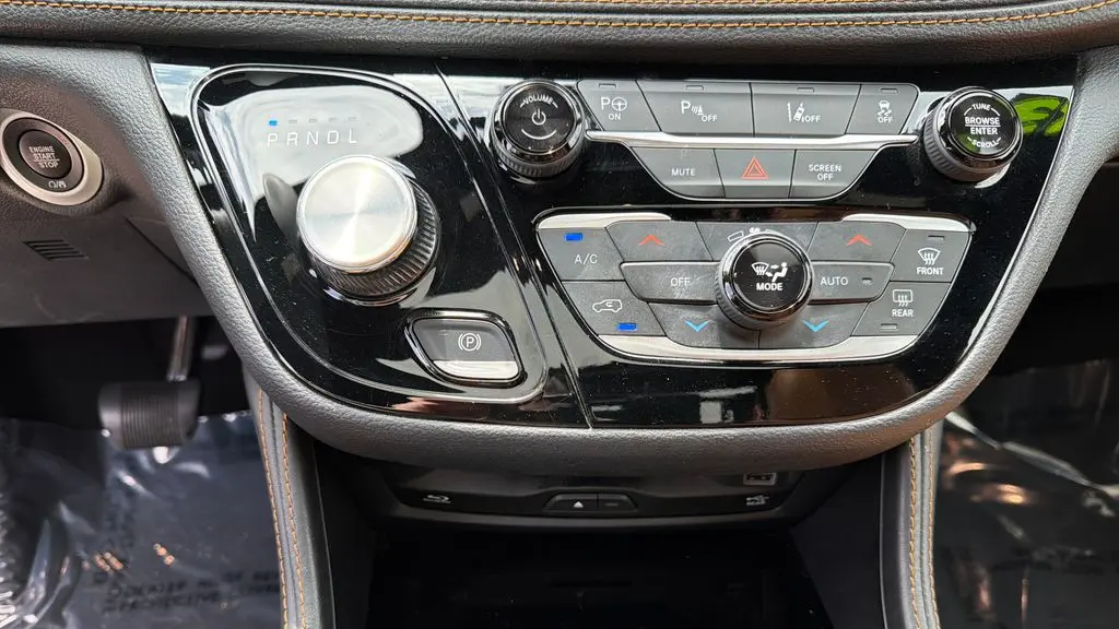 2023 Chrysler Pacifica Plug-In Hybrid Pinnacle