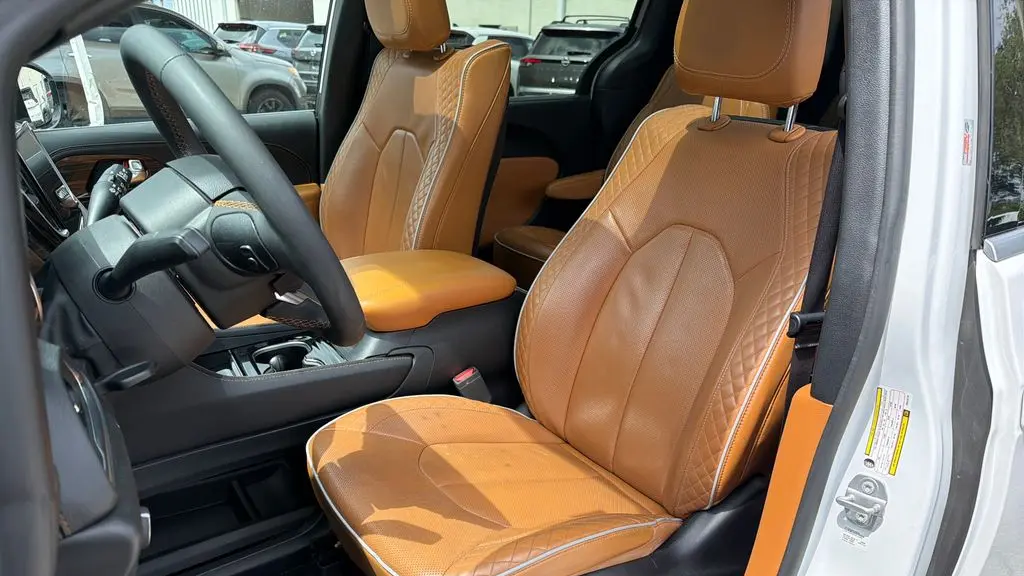 2023 Chrysler Pacifica Plug-In Hybrid Pinnacle