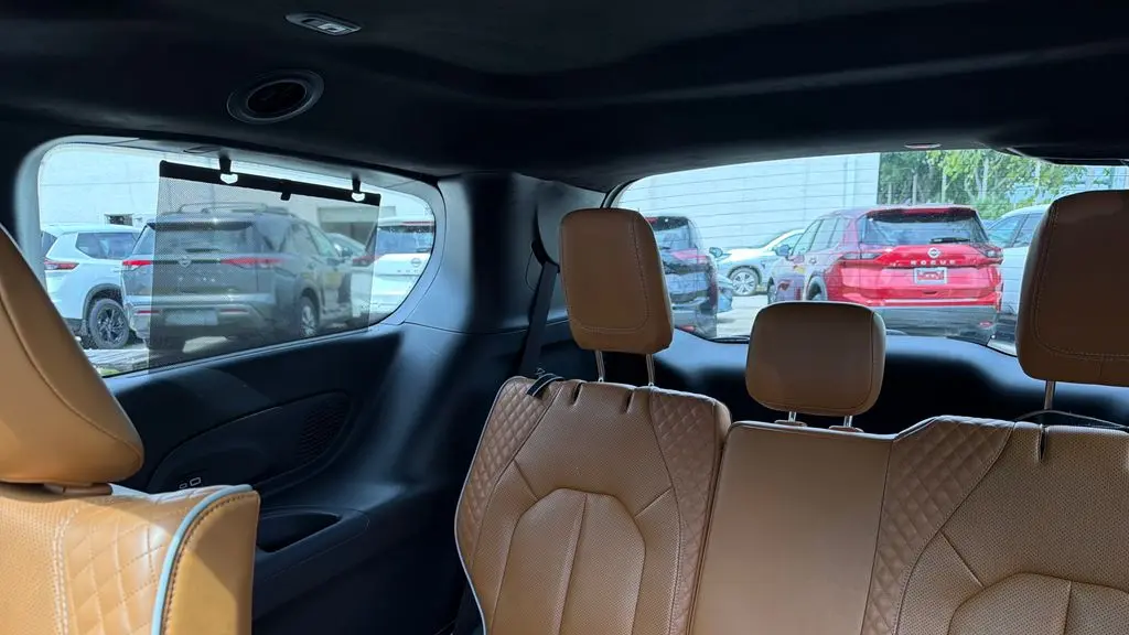 2023 Chrysler Pacifica Plug-In Hybrid Pinnacle