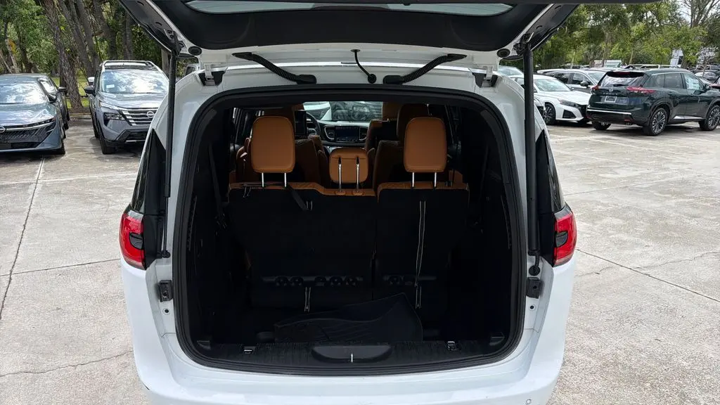 2023 Chrysler Pacifica Plug-In Hybrid Pinnacle