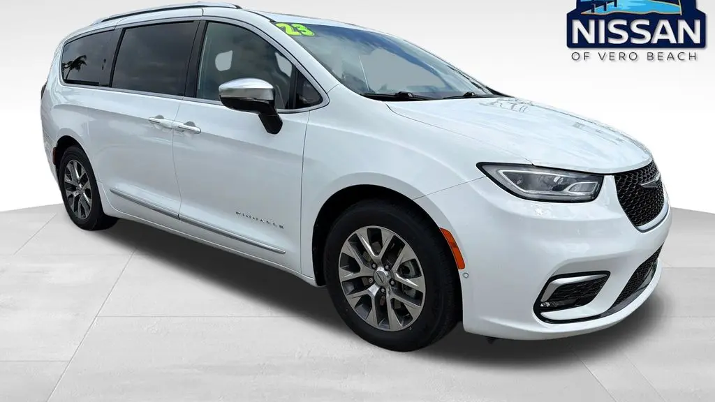 Preowned 2023 Chrysler Pacifica Plug-In Hybrid Pinnacle for Sale