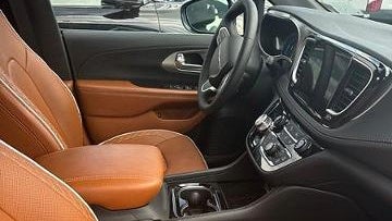 2024 Chrysler Pacifica Plug-In Hybrid Pinnacle
