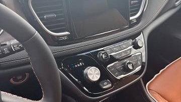 2024 Chrysler Pacifica Plug-In Hybrid Pinnacle