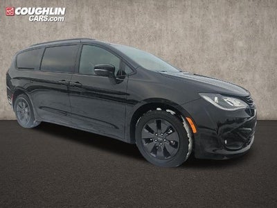 Photo of a 2019 Chrysler Pacifica Hybrid Limited 4DR Mini-Van for sale